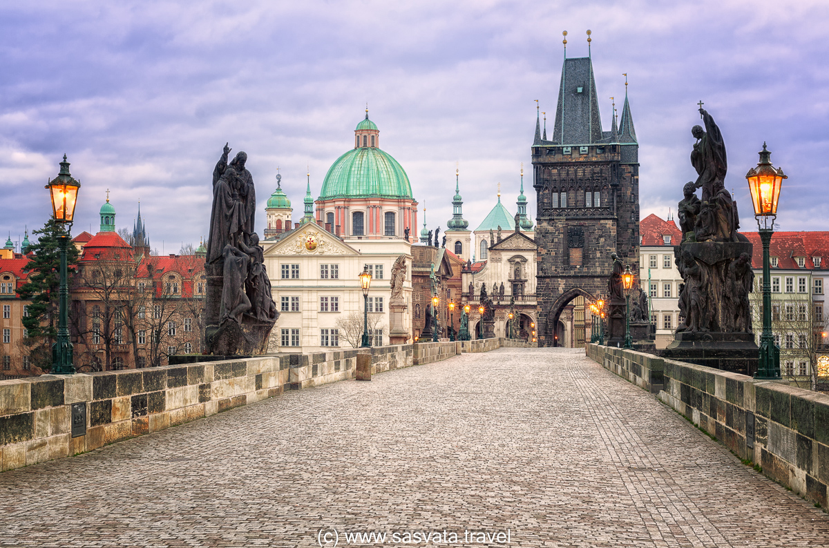 main stunning highlights of Prague: Charles Bridge