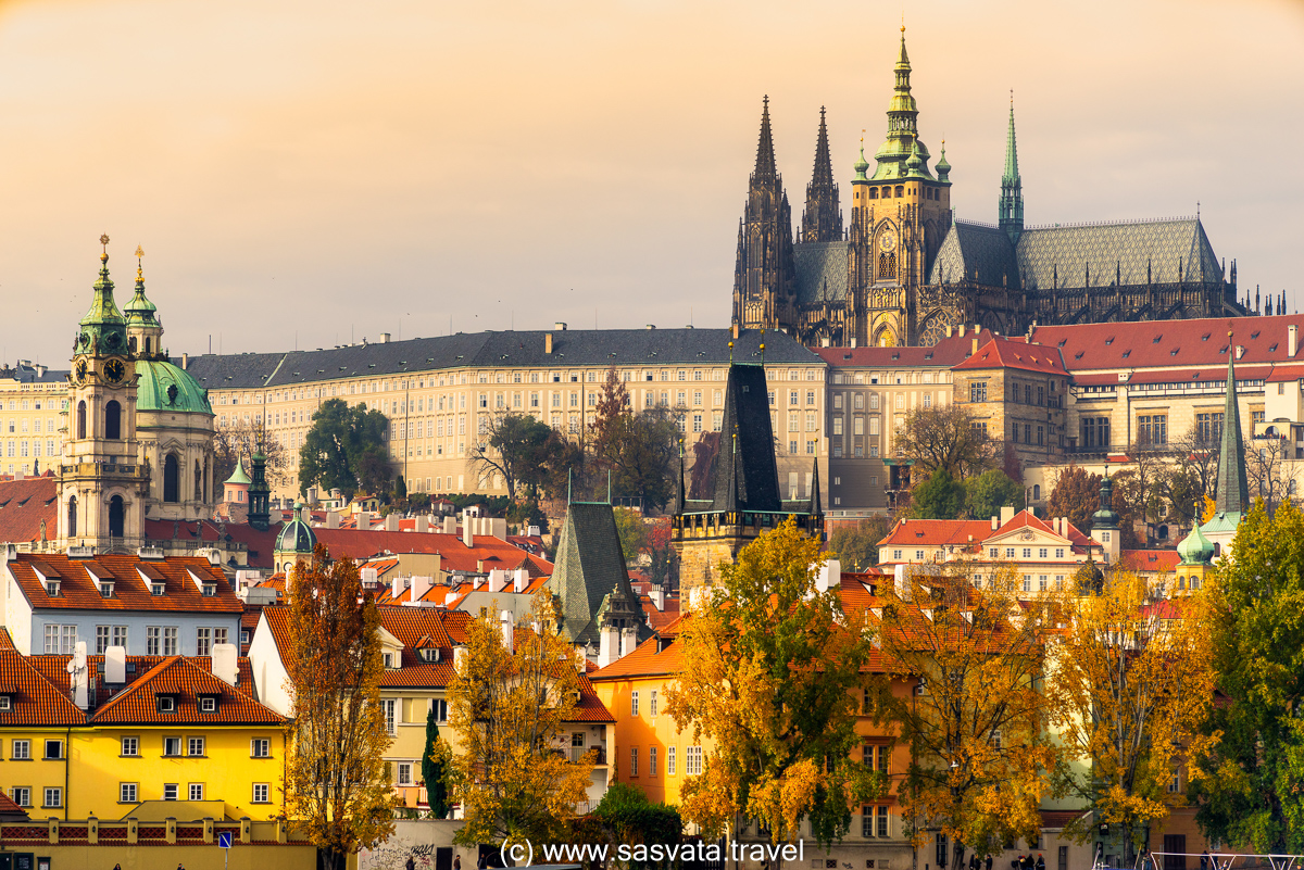 main stunning highlights of Prague: Prague Castle