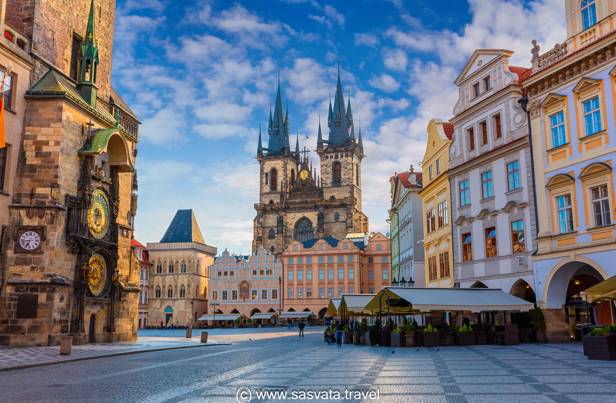 main stunning highlights of Prague: Town Hall Square